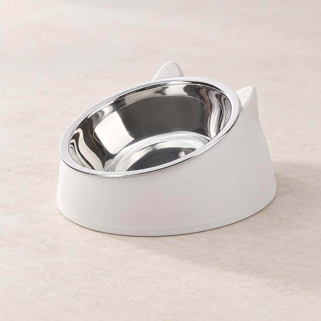 Bol à oreilles pour chat, coloris blanc craie, seul et vu de trois quarts arrière, ses deux oreilles visibles.