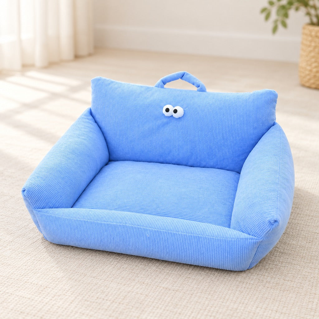 Le couchage canape en velours cotele bleu ciel seul, de trois quarts, dossier haut et bourrelet avant bas.