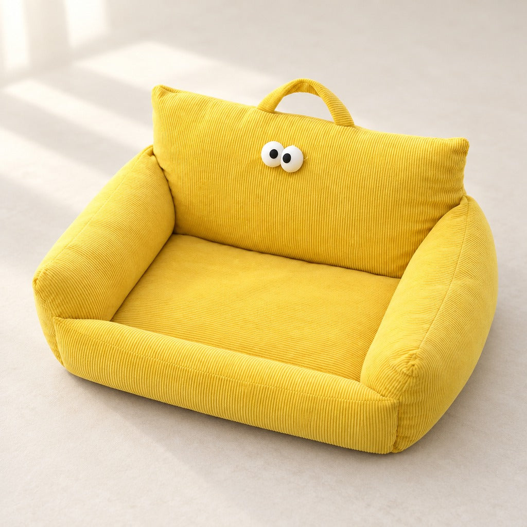 Le couchage canape en velours cotele moutarde seul, vu de trois quarts en plongee douce.