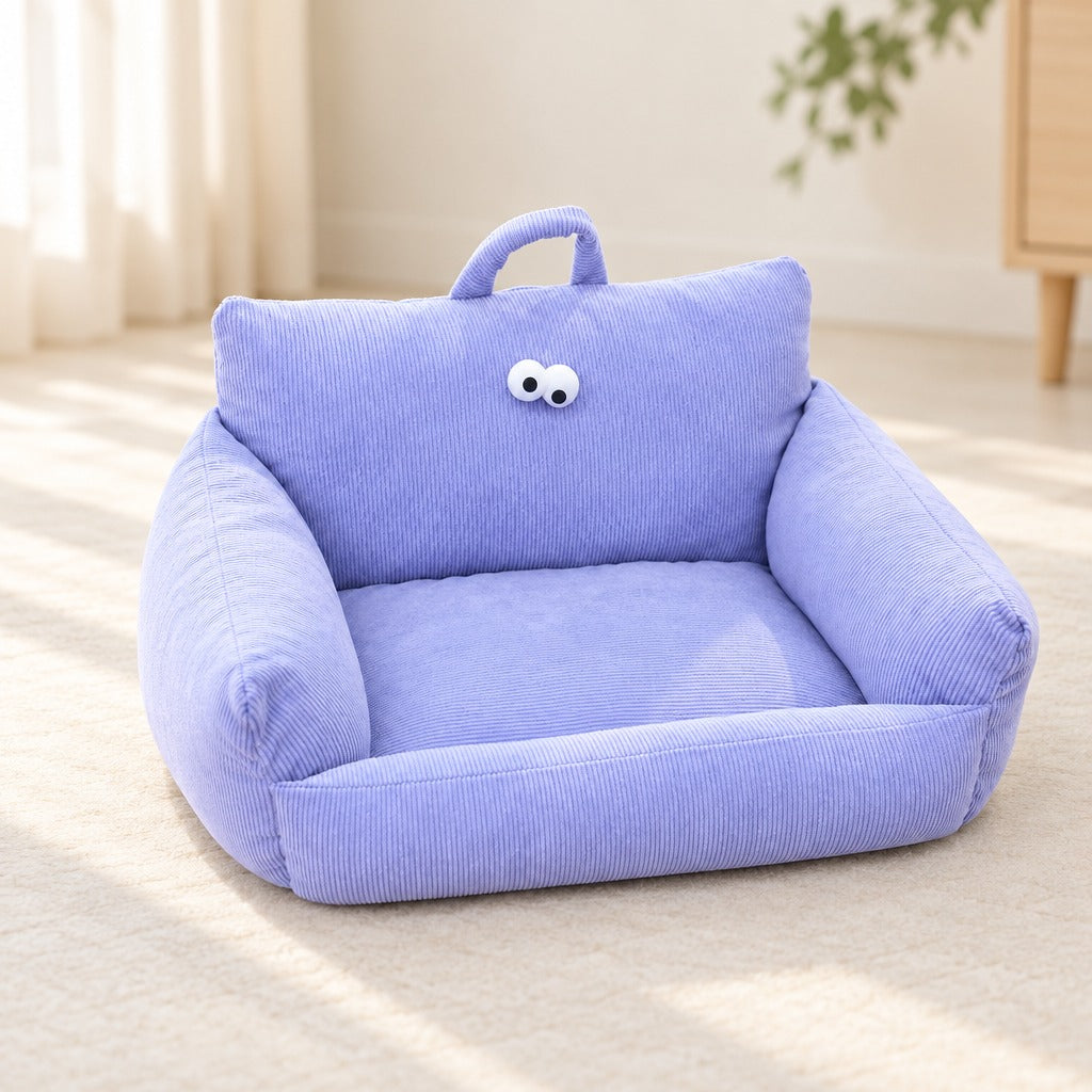 Le couchage canape en velours cotele lavande seul, de trois quarts, sur un sol neutre et clair.