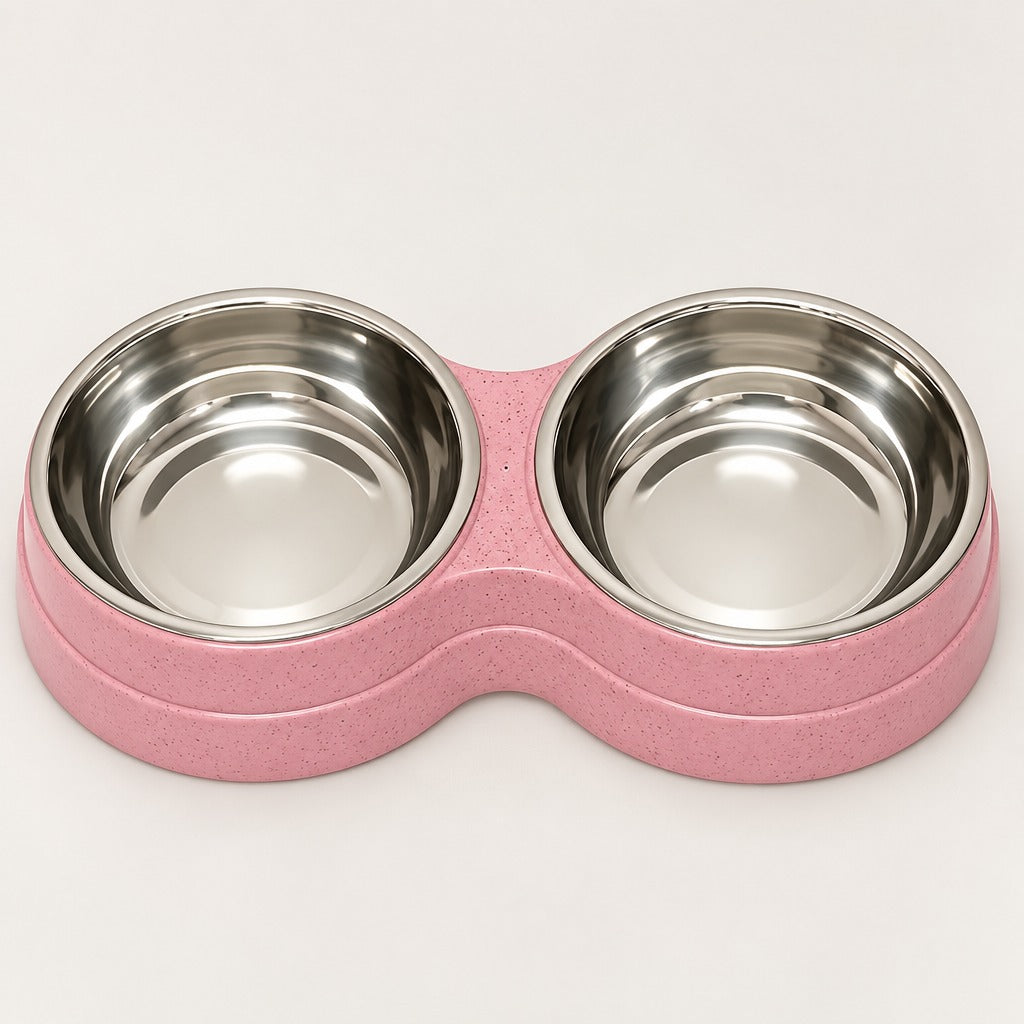La double gamelle rose poudré seule sur fond neutre, ses deux gamelles en acier en place.