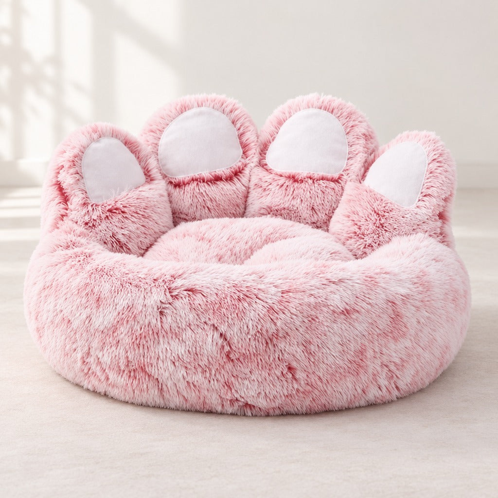 Le couchage pour chien rose poudré seul, vu de face, ses quatre coussinets blanc cassé visibles.